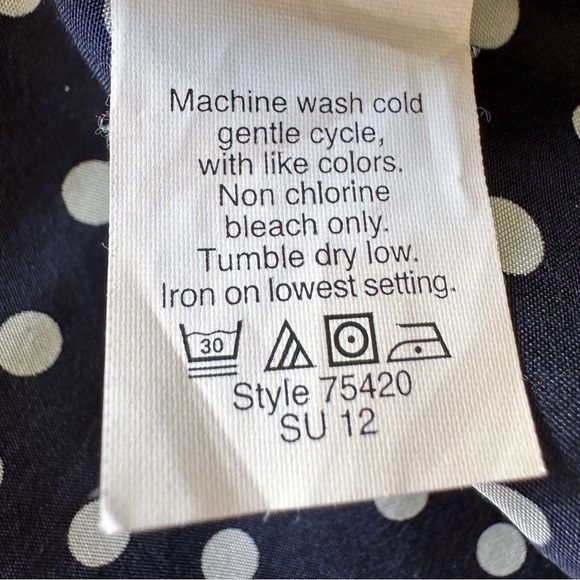 J.Crew 100% Silk Navy And White Polka Dot Sleeveless Blouse. Size 0 - Picture 5 of 6